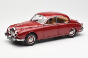 Daimler 250 V8 Red Paragon 1:18 PA-98312 Diecast