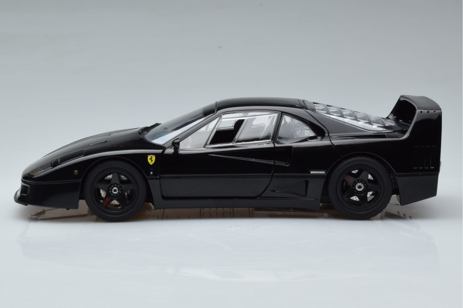 Ferrari F40 Lightweight Black Kyosho 1:18 08412BK Diecast - image 5 of 12
