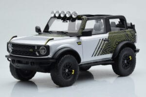 Ford Bronco RTR Iconic Silver GT Spirit 1:18 GT404 Resin