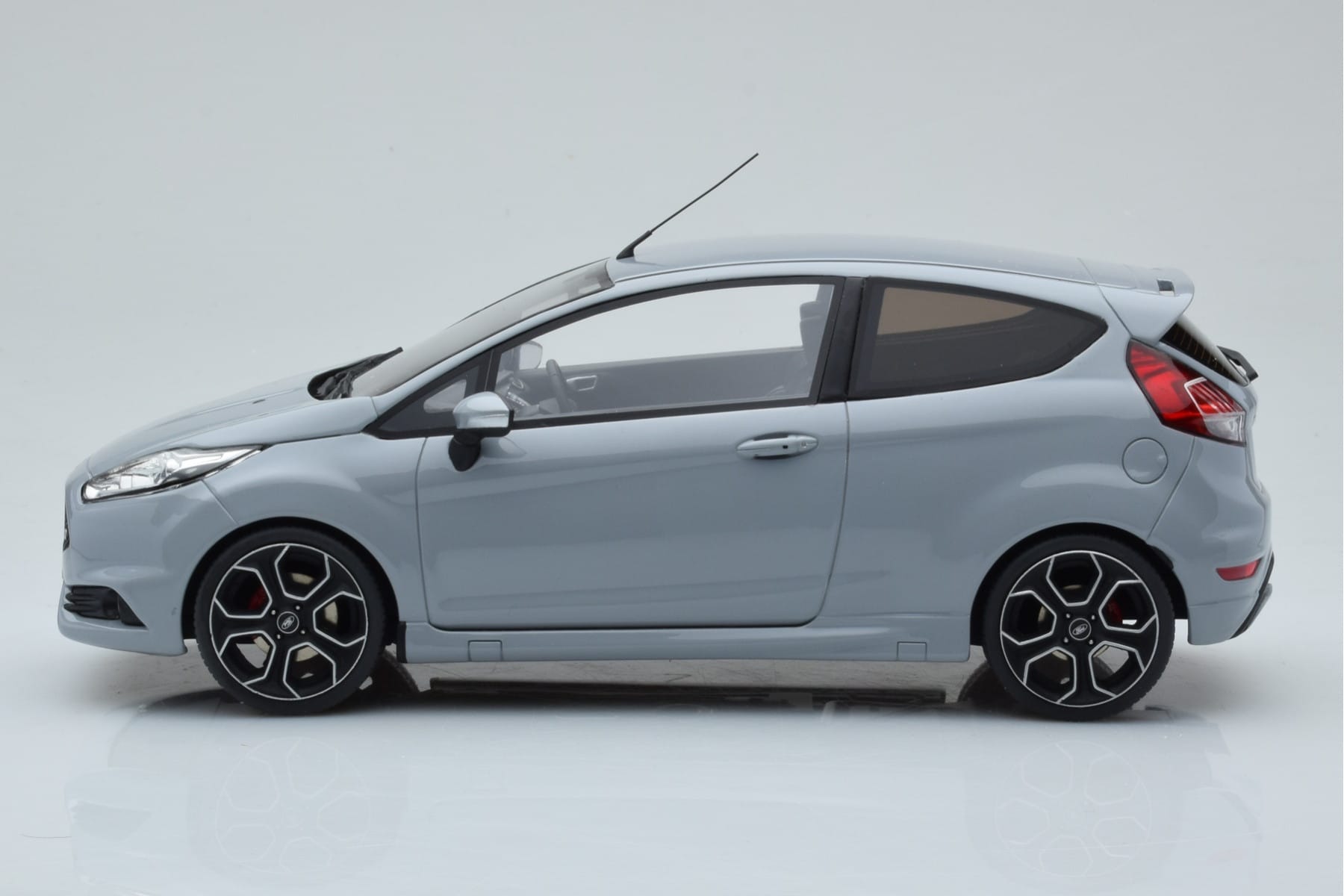 Ford Fiesta ST2000 Grey Otto 1:18 OT985 Resin - image 3 of 6