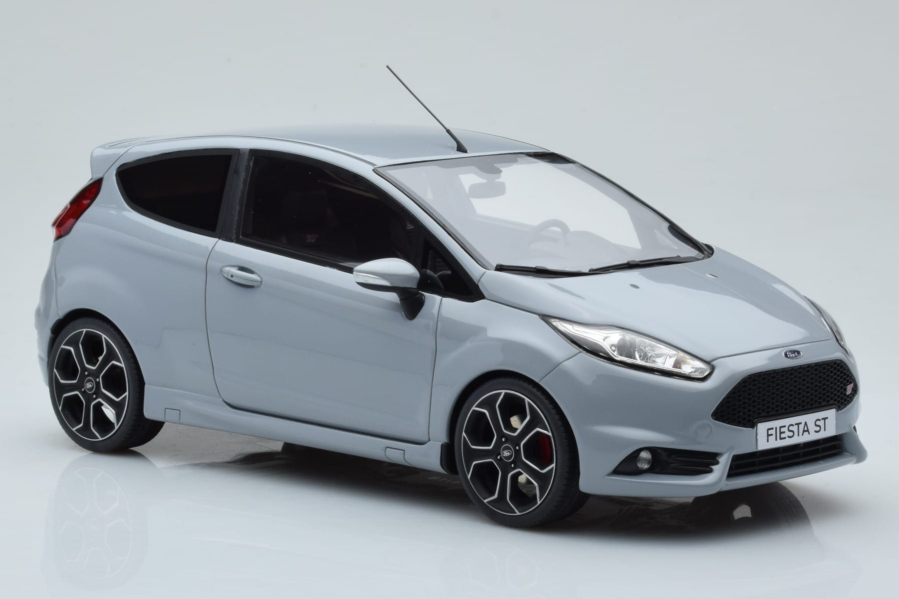 Ford Fiesta ST2000 Grey Otto 1:18 OT985 Resin - image 4 of 6