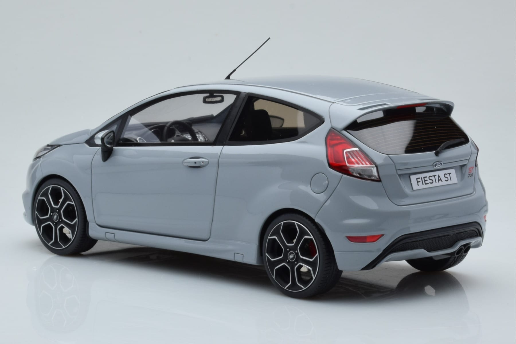 Ford Fiesta ST2000 Grey Otto 1:18 OT985 Resin - image 5 of 6