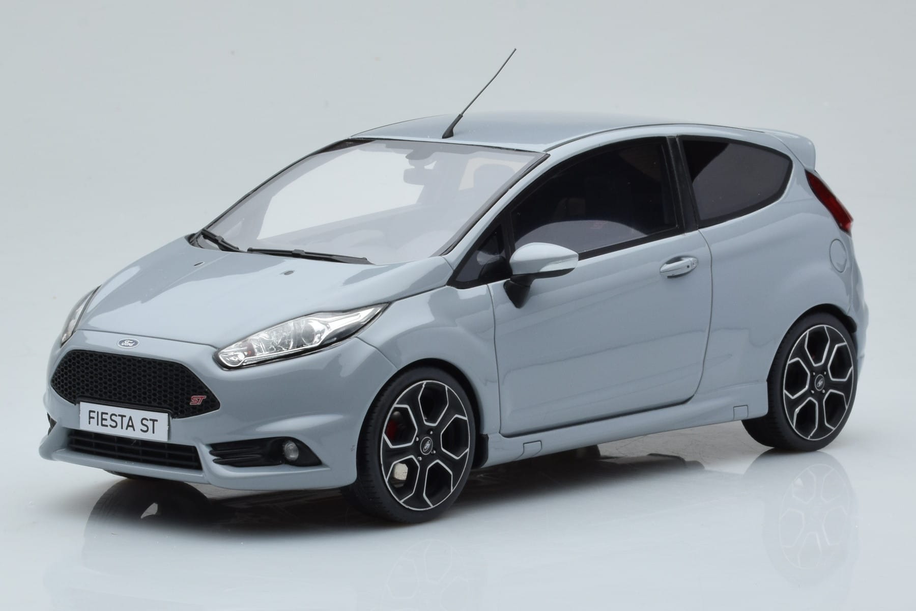 Ford Fiesta ST2000 Grey Otto 1:18 OT985 Resin