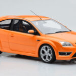 Ford Focus Mk2 ST 2.5 Electric Orange Otto 1:18 OT961 Resin - image 4 of 6