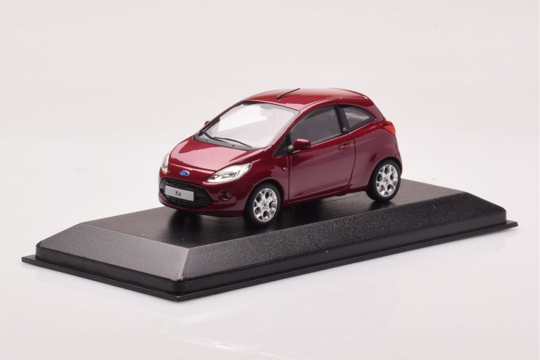 Ford Ka Mk2 Purple Minichamps 1:43 433088202 Diecast - image 2 of 4