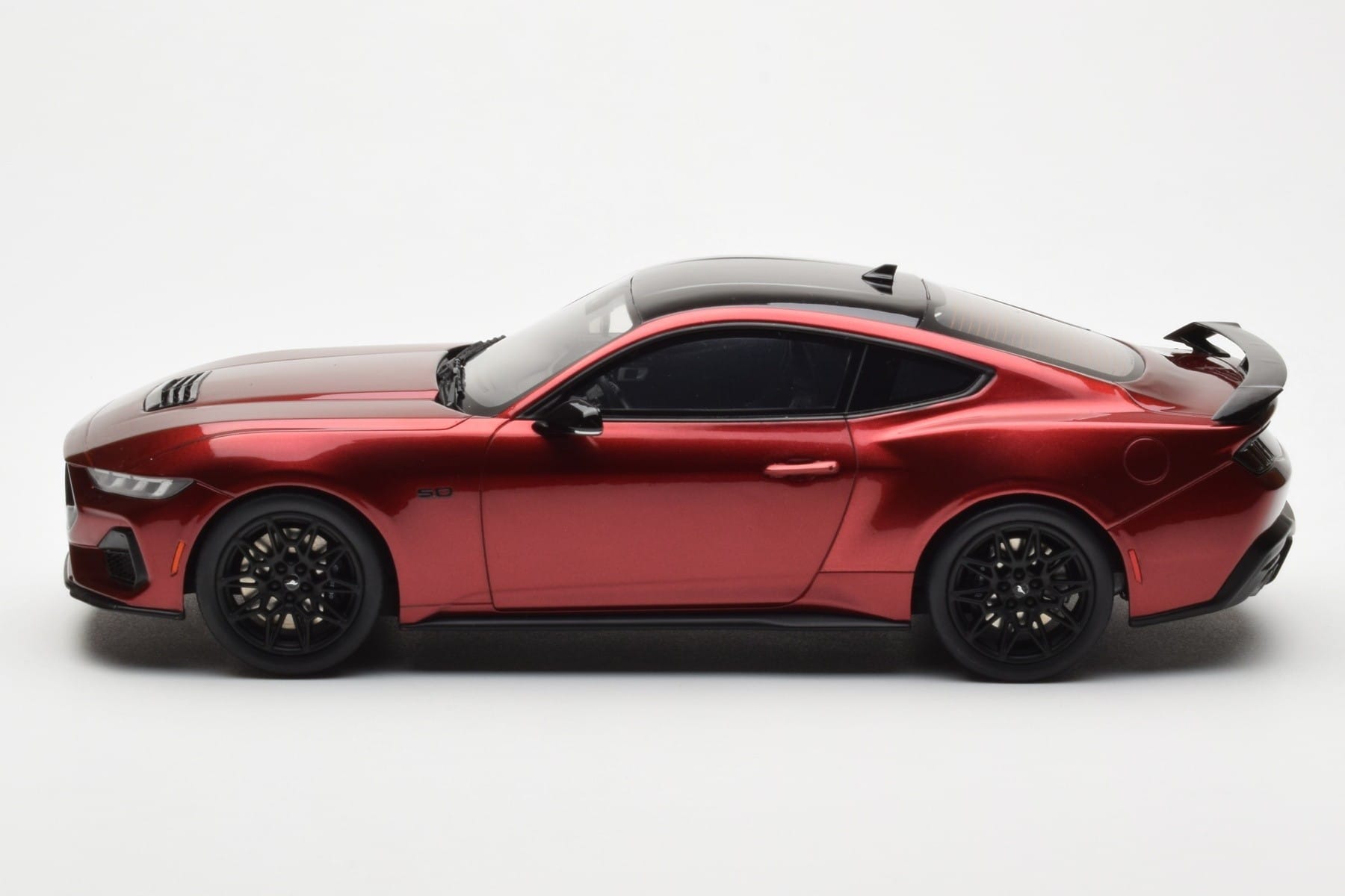 Ford Mustang GT S650 Rapid Red GT Spirit 1:18 GT433 Resin - image 3 of 6