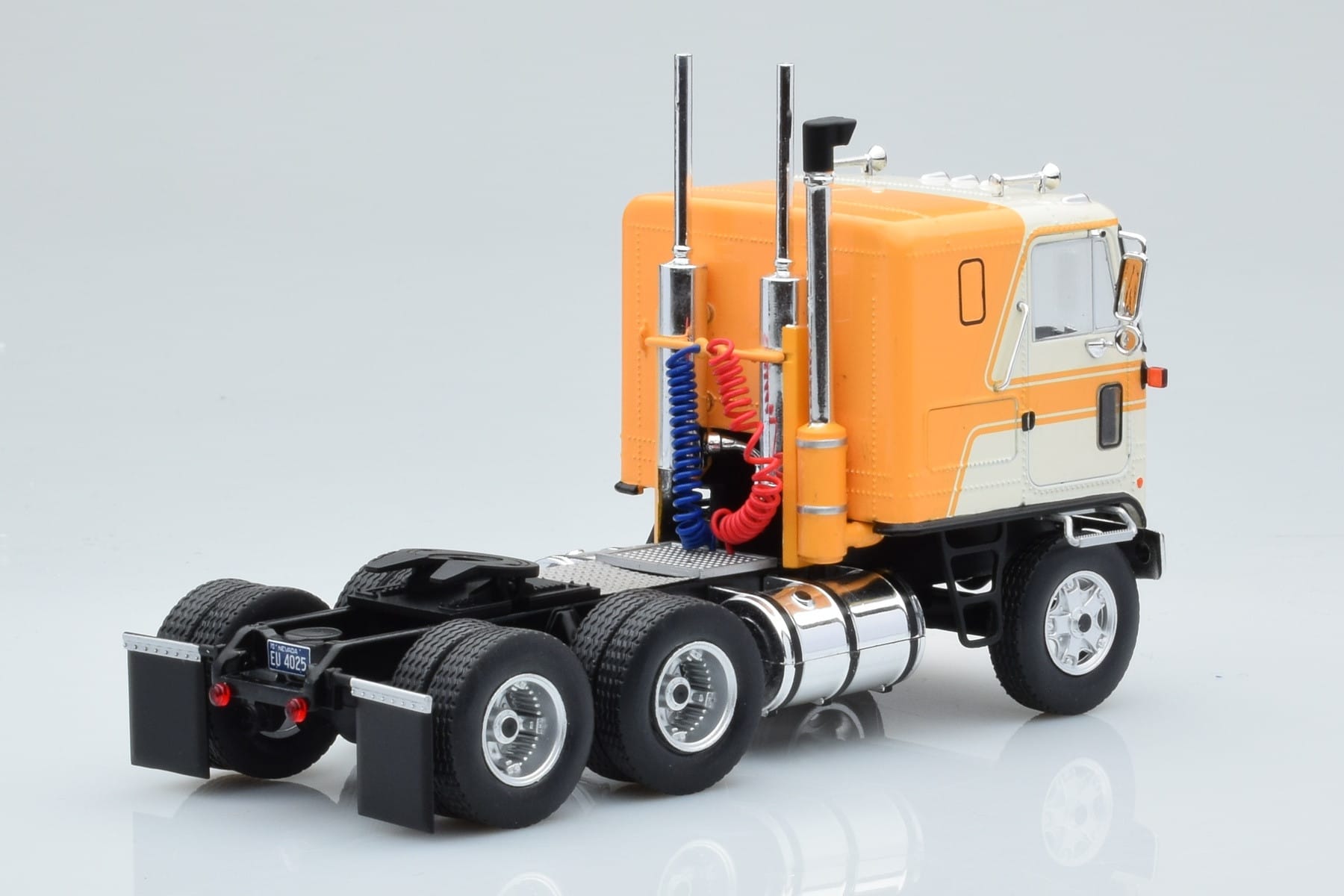 GMC Astro 95 Beige White IXO 1:43 TR167 Diecast - image 2 of 5