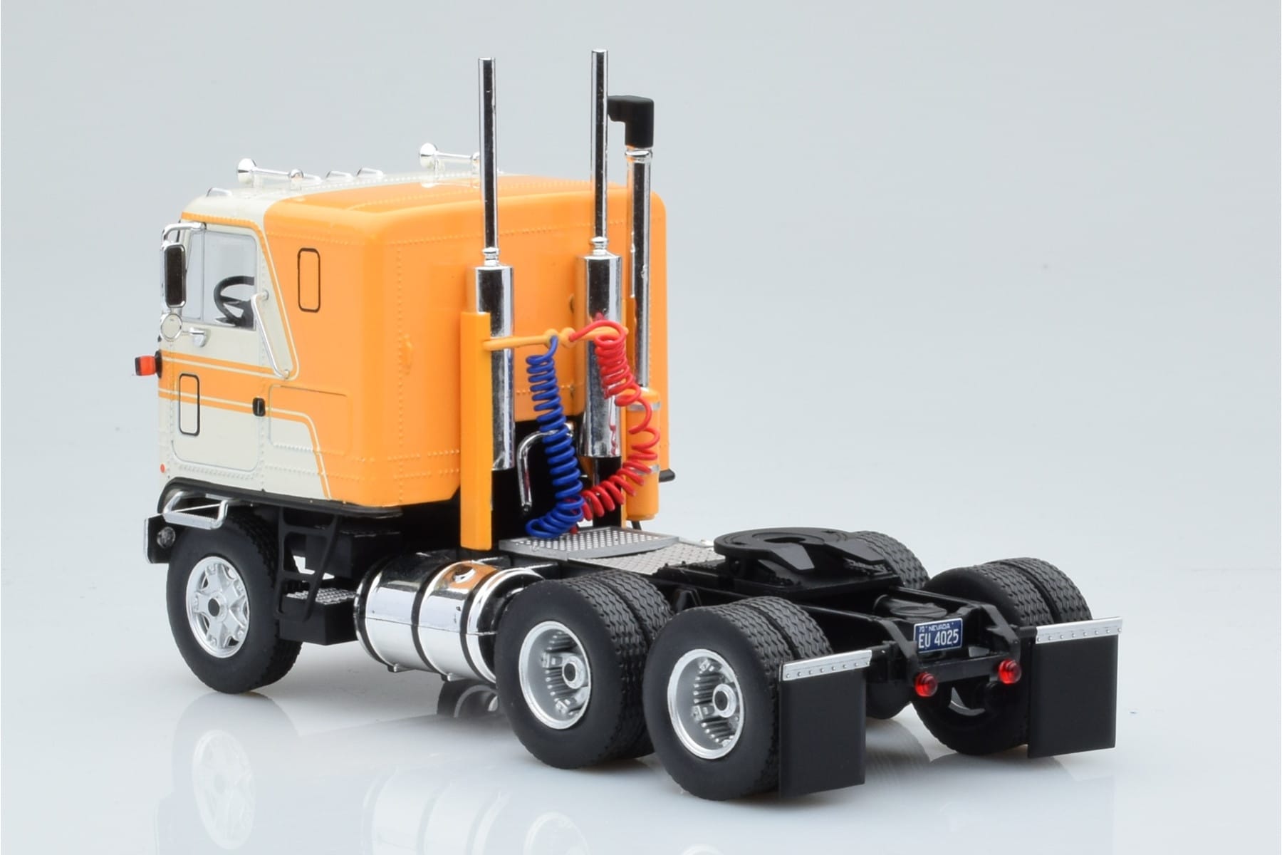 GMC Astro 95 Beige White IXO 1:43 TR167 Diecast - image 4 of 5
