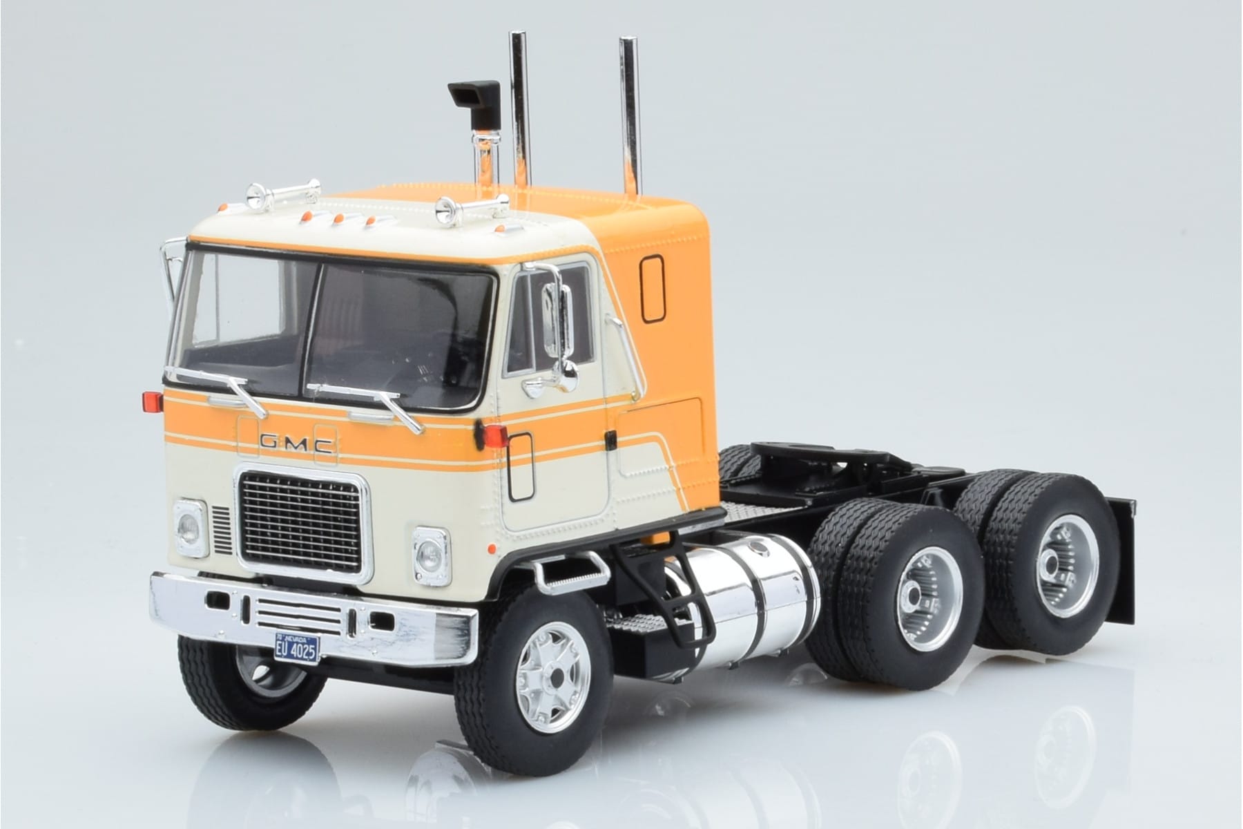 GMC Astro 95 Beige White IXO 1:43 TR167 Diecast