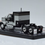 GMC General Silver Black IXO 1:43 TR117 Diecast - image 5 of 6