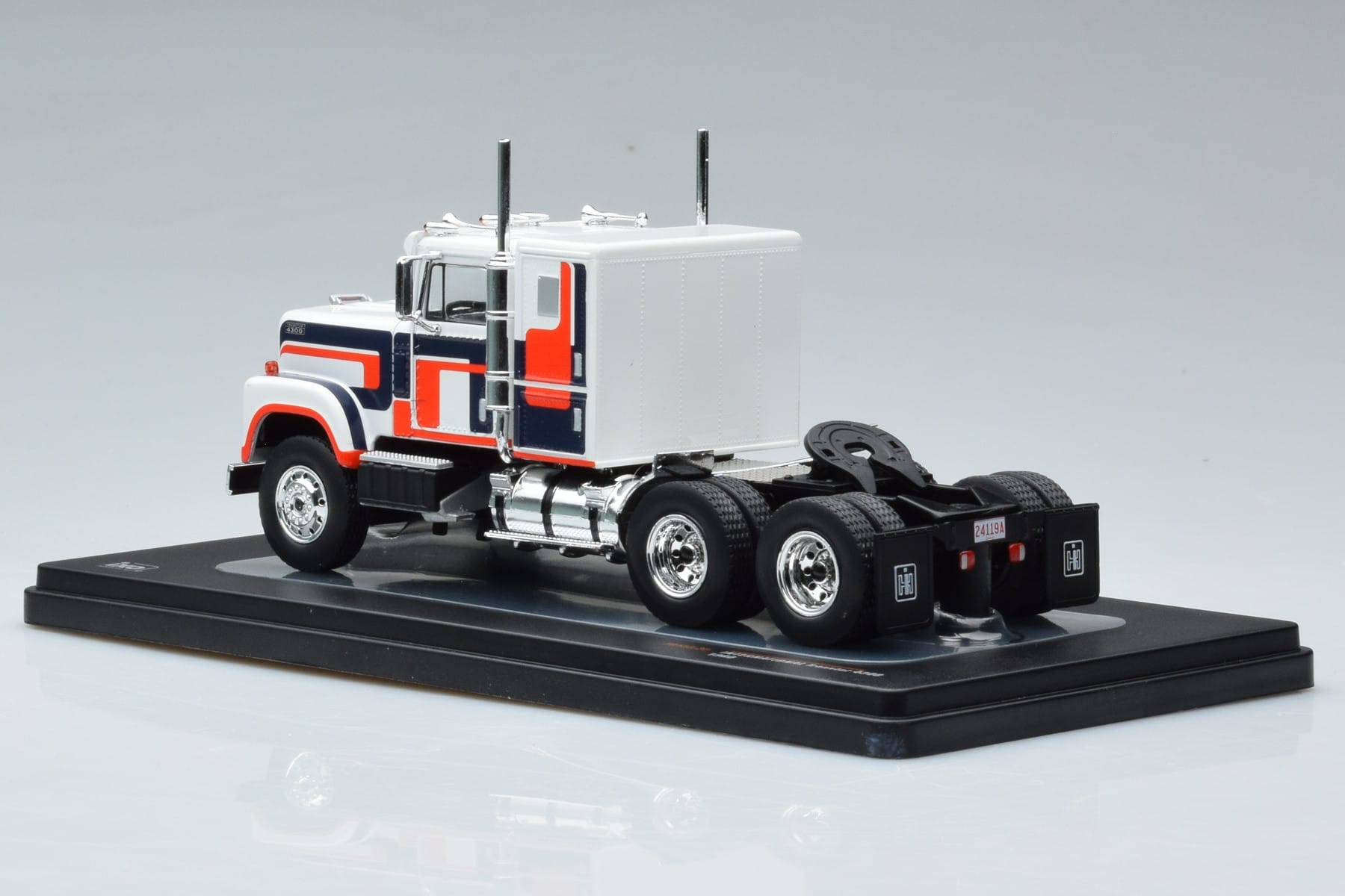 International Transtar 4300 White IXO 1:43 TR153 Diecast - image 5 of 6