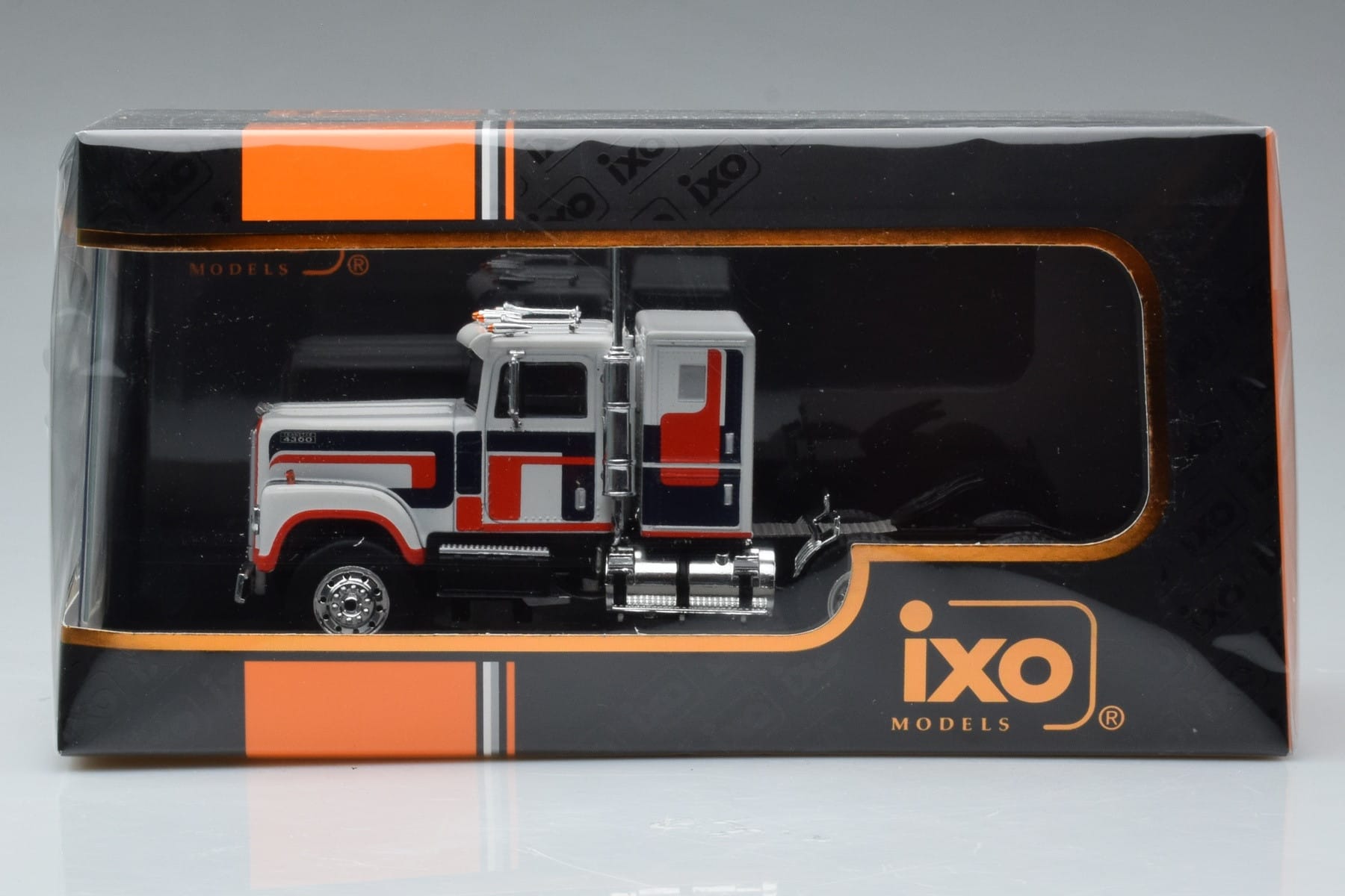 International Transtar 4300 White IXO 1:43 TR153 Diecast - image 6 of 6