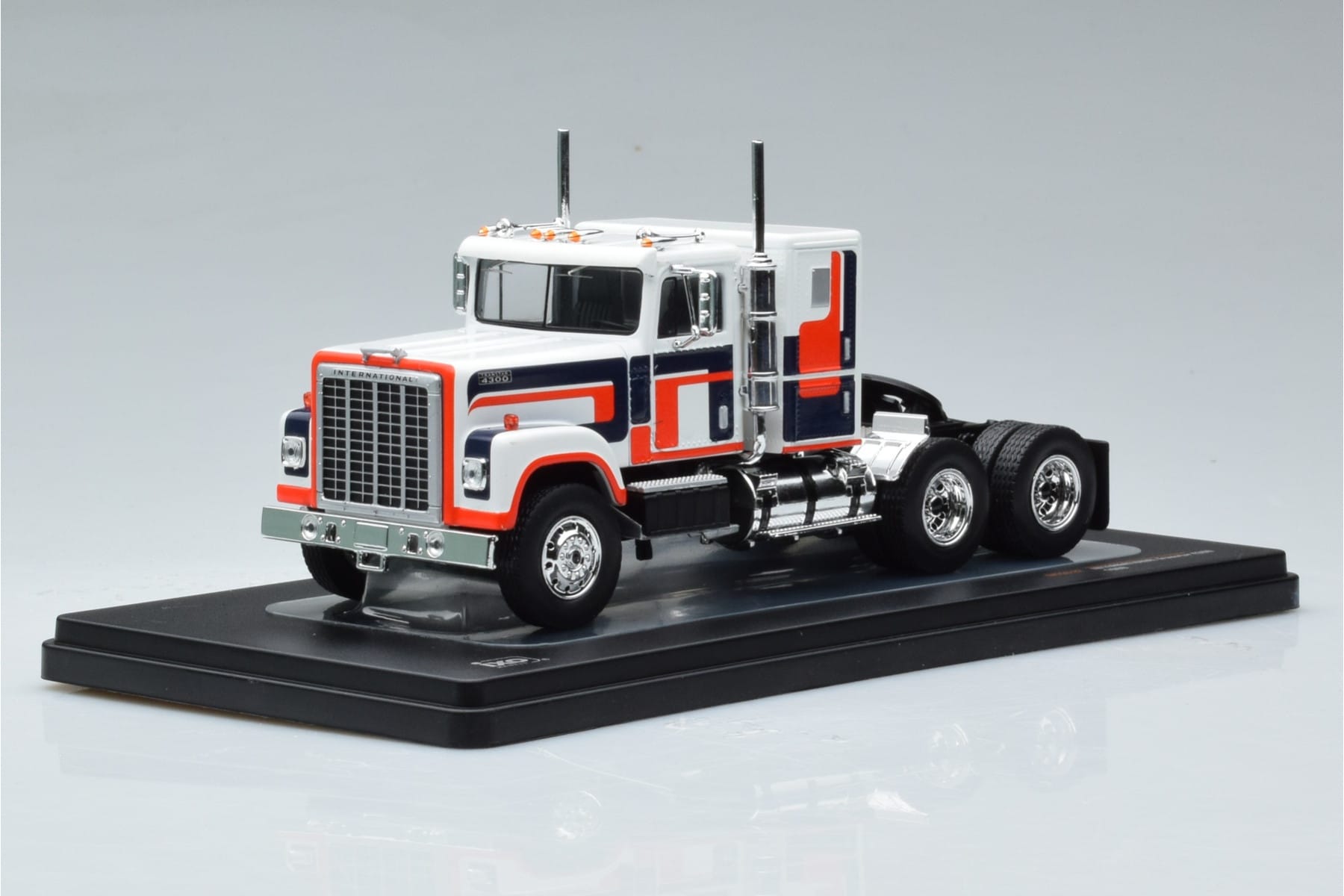 International Transtar 4300 White IXO 1:43 TR153 Diecast