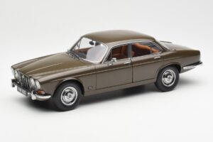 Jaguar XJ6 Series 1 4.2 Sable Brown Paragon 1:18 2011004 Diecast