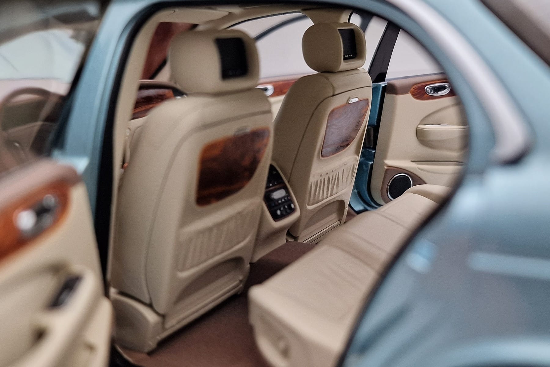 Jaguar XJ6 X350 Seafrost Light Blue Almost Real 1:18 810503 Diecast - image 10 of 11