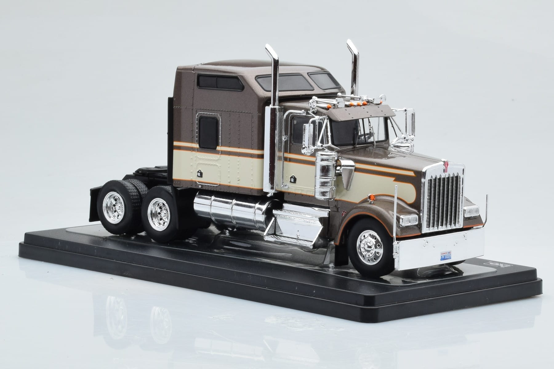 Kenworth W900 Brown IXO 1:43 TR145 Diecast - image 3 of 4