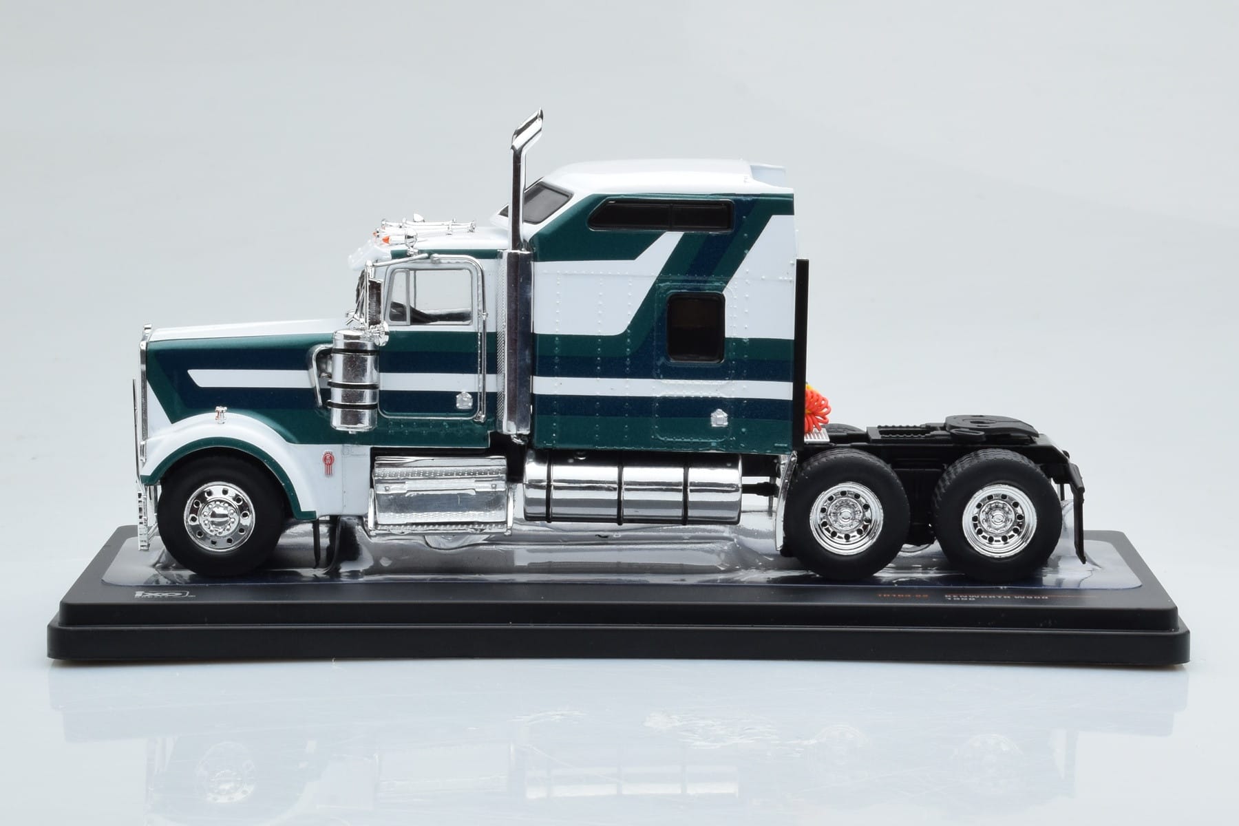 Kenworth W900 Green White IXO 1:43 TR164 Diecast - image 3 of 6