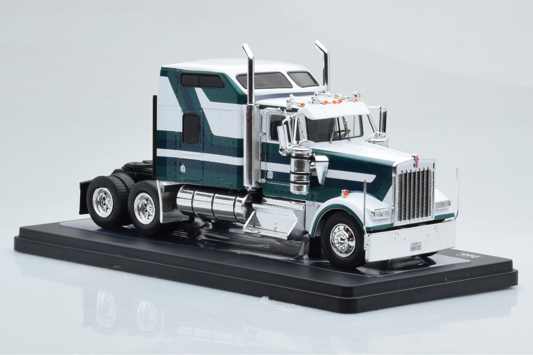 Kenworth W900 Green White IXO 1:43 TR164 Diecast - image 4 of 6