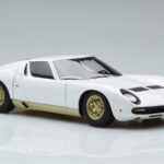 Lamborghini Miura SV White AUTOart 1:18 74544 Diecast - image 6 of 8