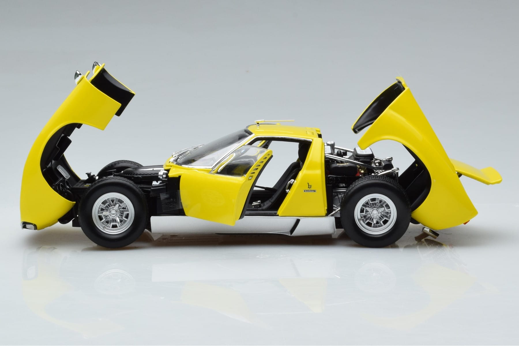 Lamborghini Miura SV Yellow Kyosho 1:18 08317Y Diecast - image 4 of 11