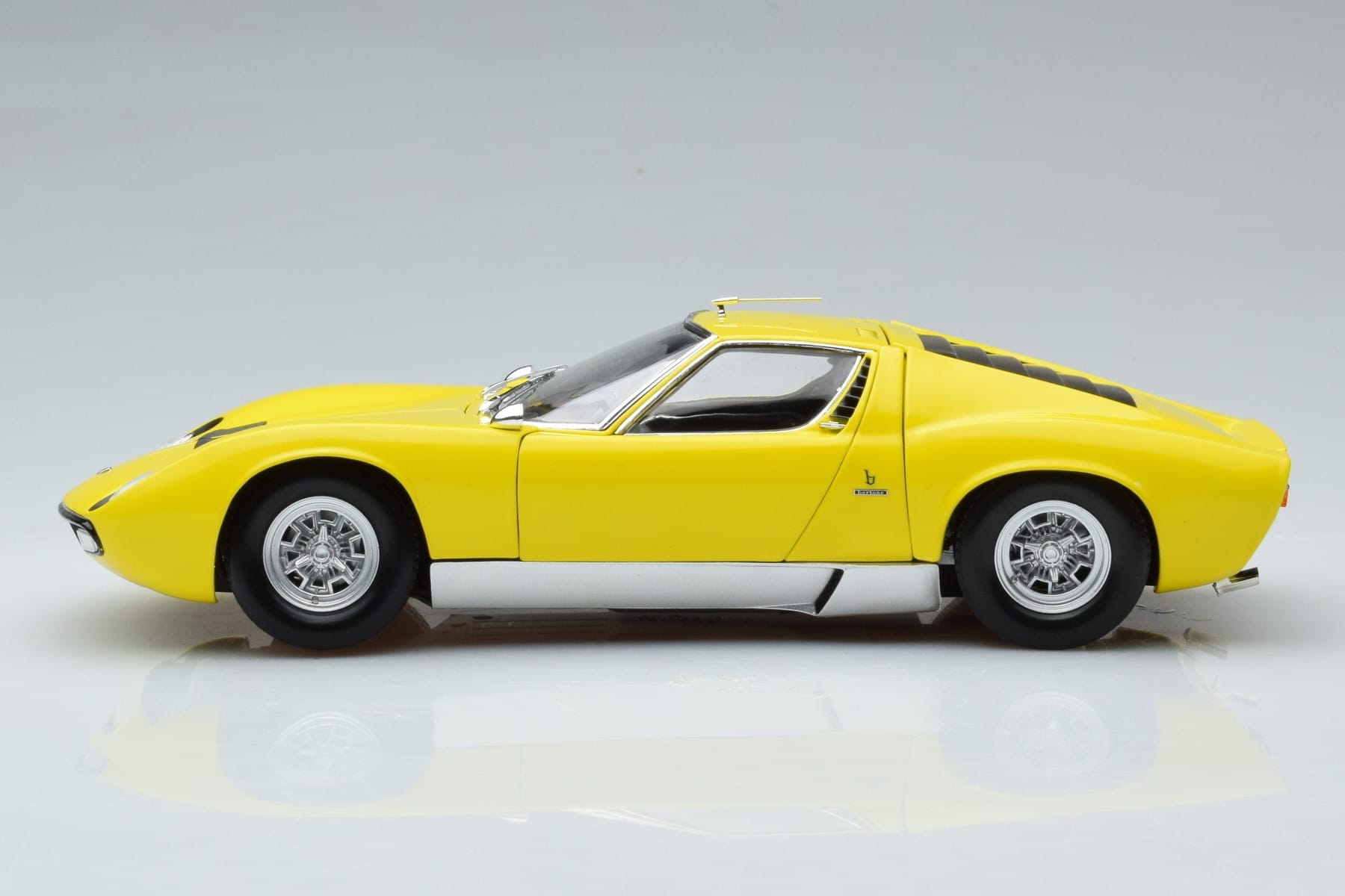 Lamborghini Miura SV Yellow Kyosho 1:18 08317Y Diecast - image 5 of 11