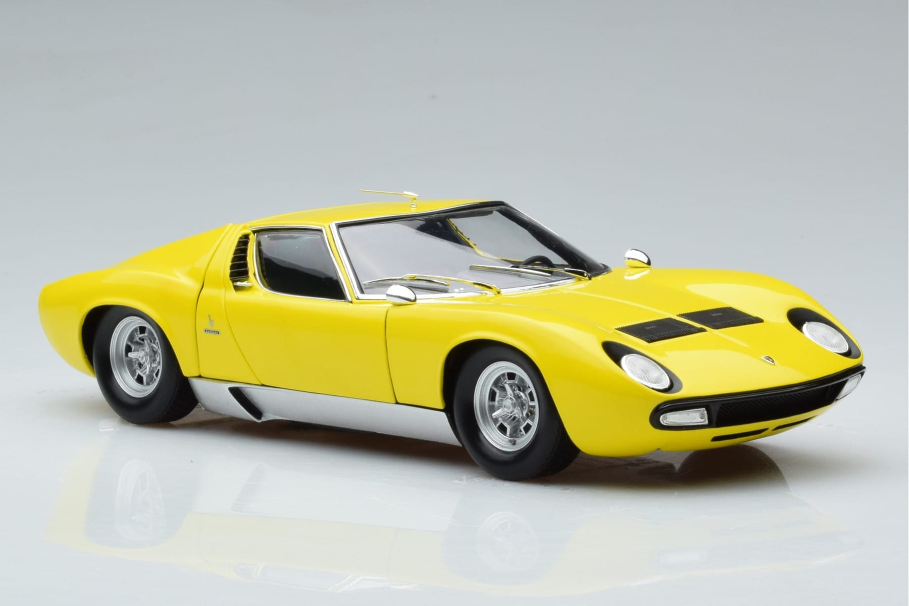 Lamborghini Miura SV Yellow Kyosho 1:18 08317Y Diecast - image 6 of 11