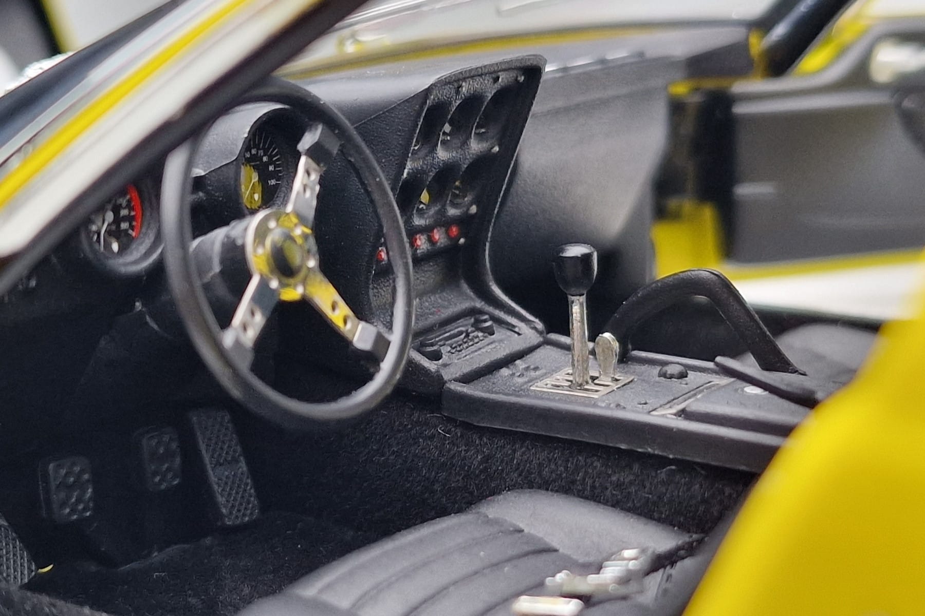Lamborghini Miura SV Yellow Kyosho 1:18 08317Y Diecast - image 8 of 11