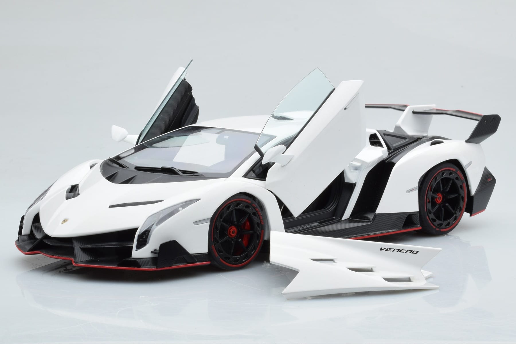 Lamborghini Veneno White AUTOart 1:18 74507 Diecast - image 2 of 8