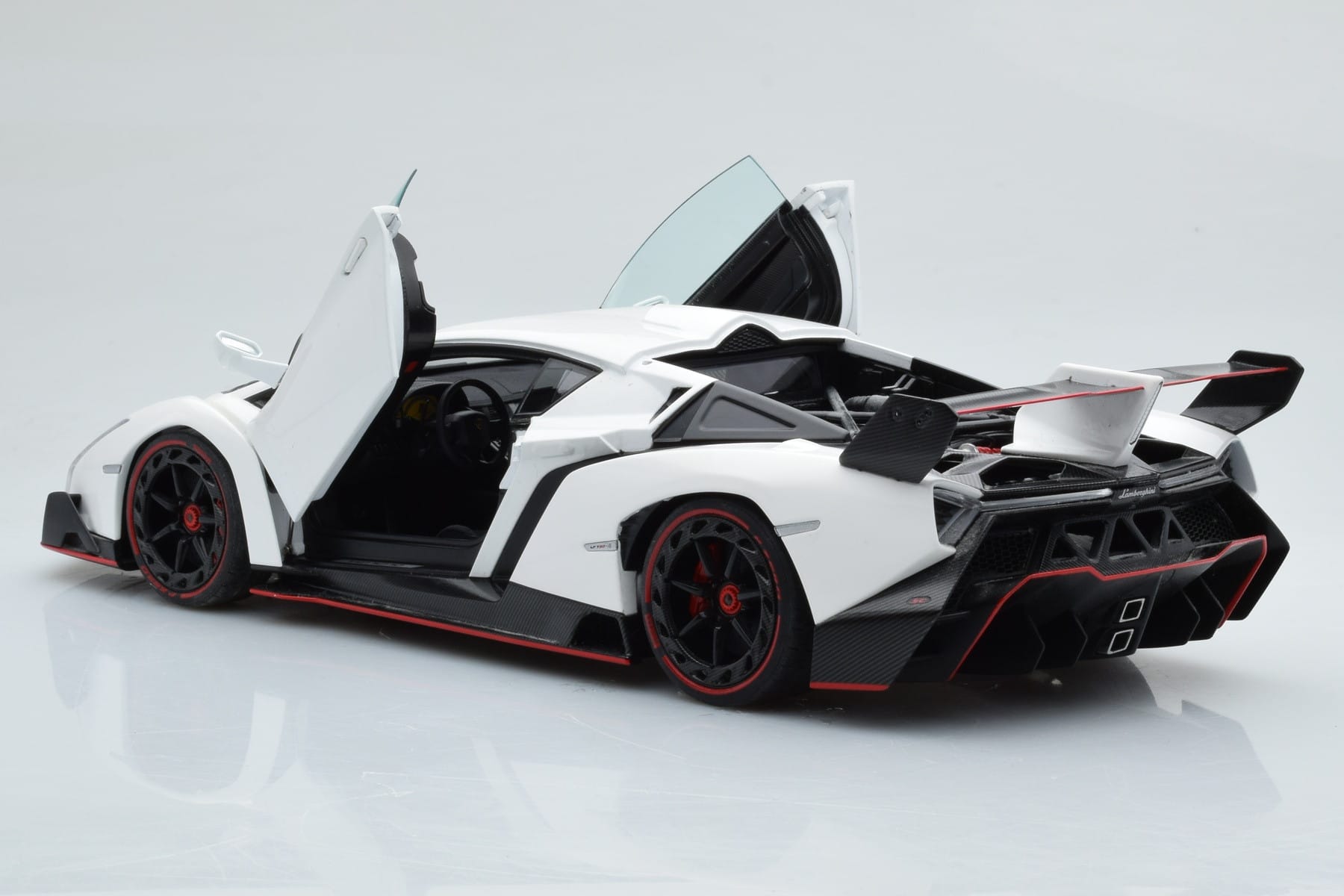 Lamborghini Veneno White AUTOart 1:18 74507 Diecast - image 3 of 8