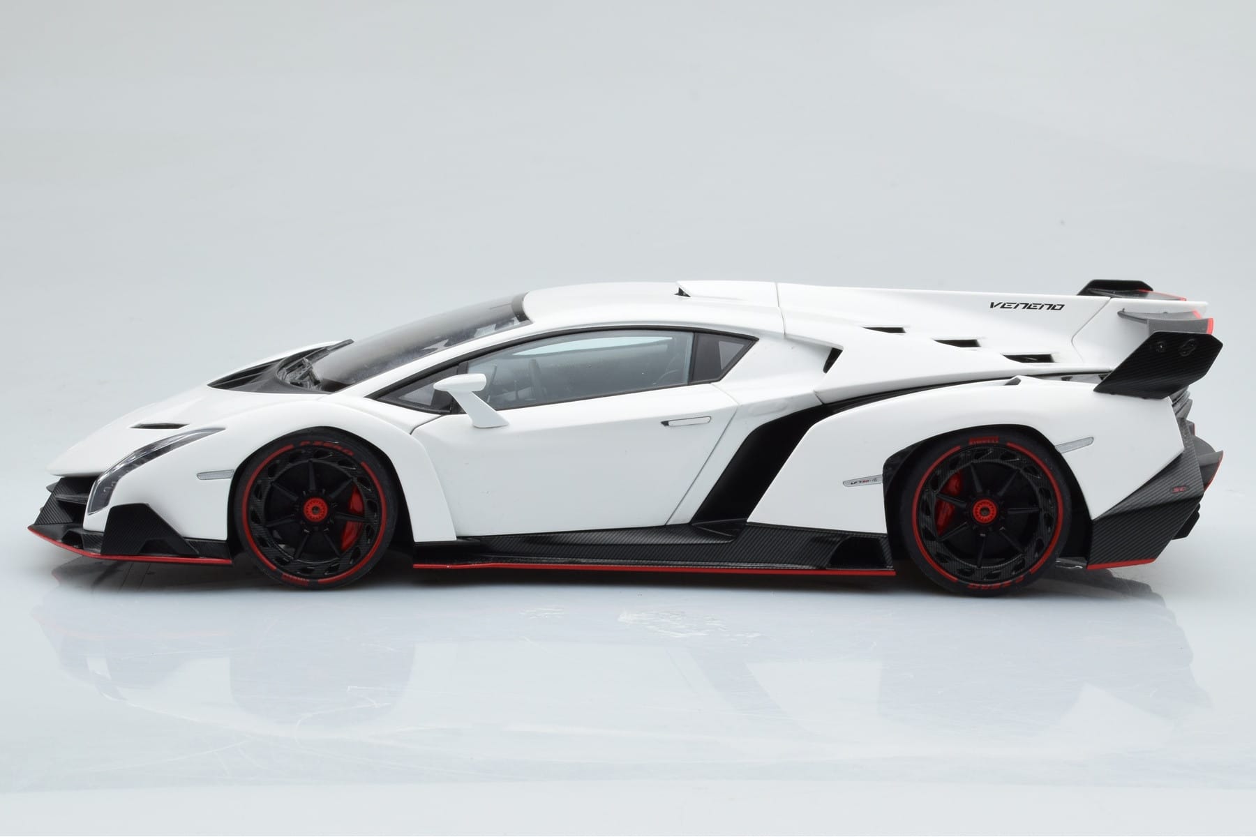 Lamborghini Veneno White AUTOart 1:18 74507 Diecast - image 5 of 8