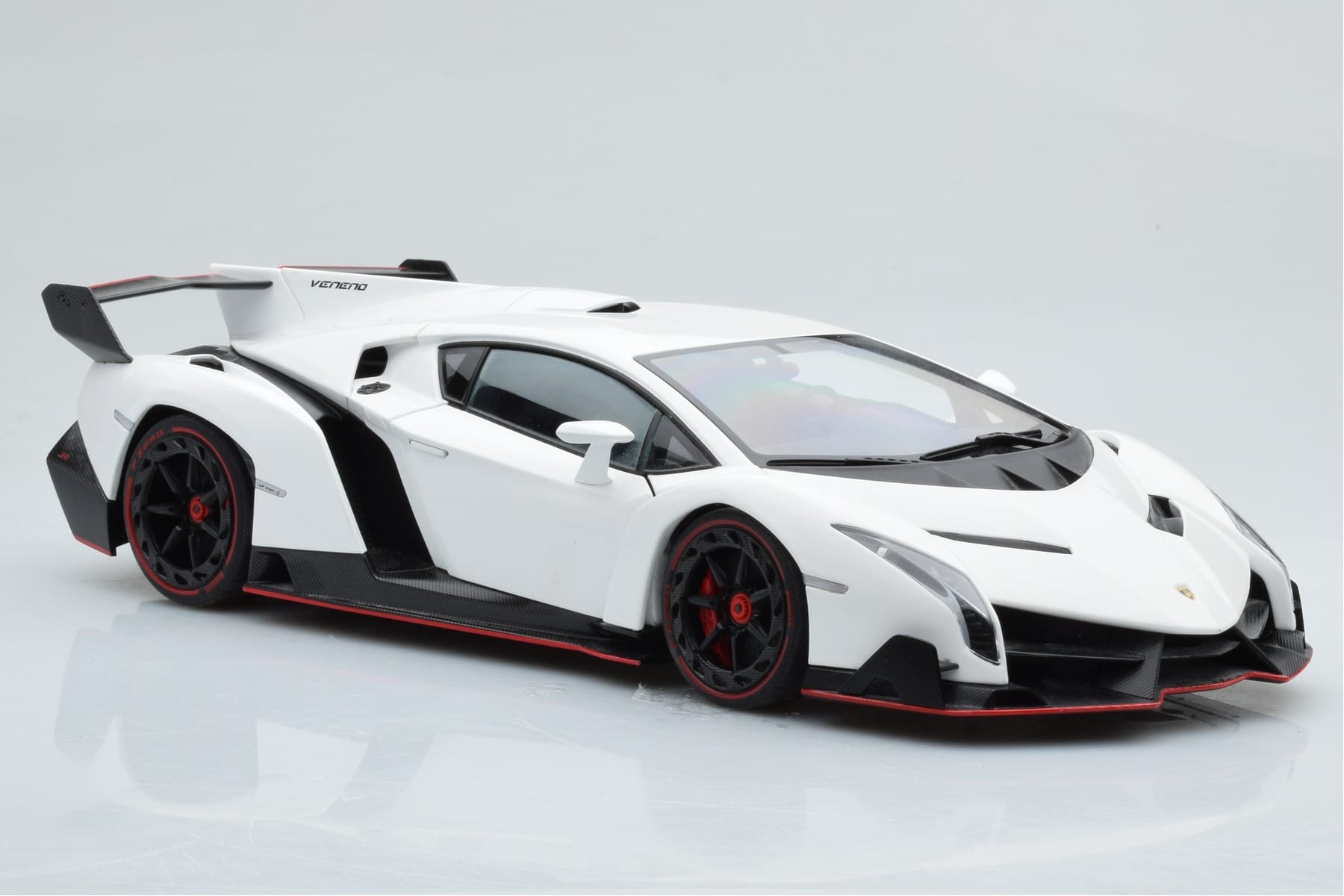 Lamborghini Veneno White AUTOart 1:18 74507 Diecast - image 6 of 8