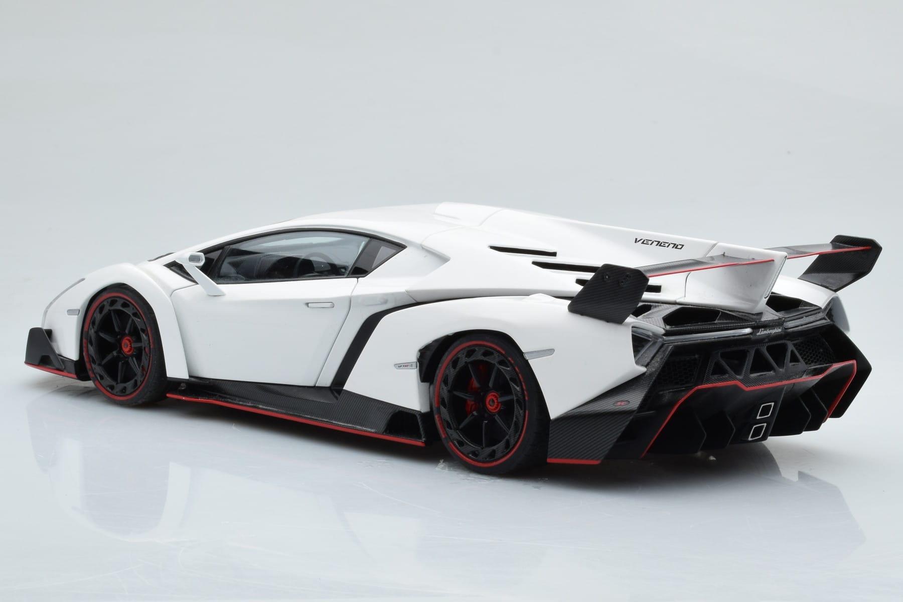 Lamborghini Veneno White AUTOart 1:18 74507 Diecast - image 7 of 8