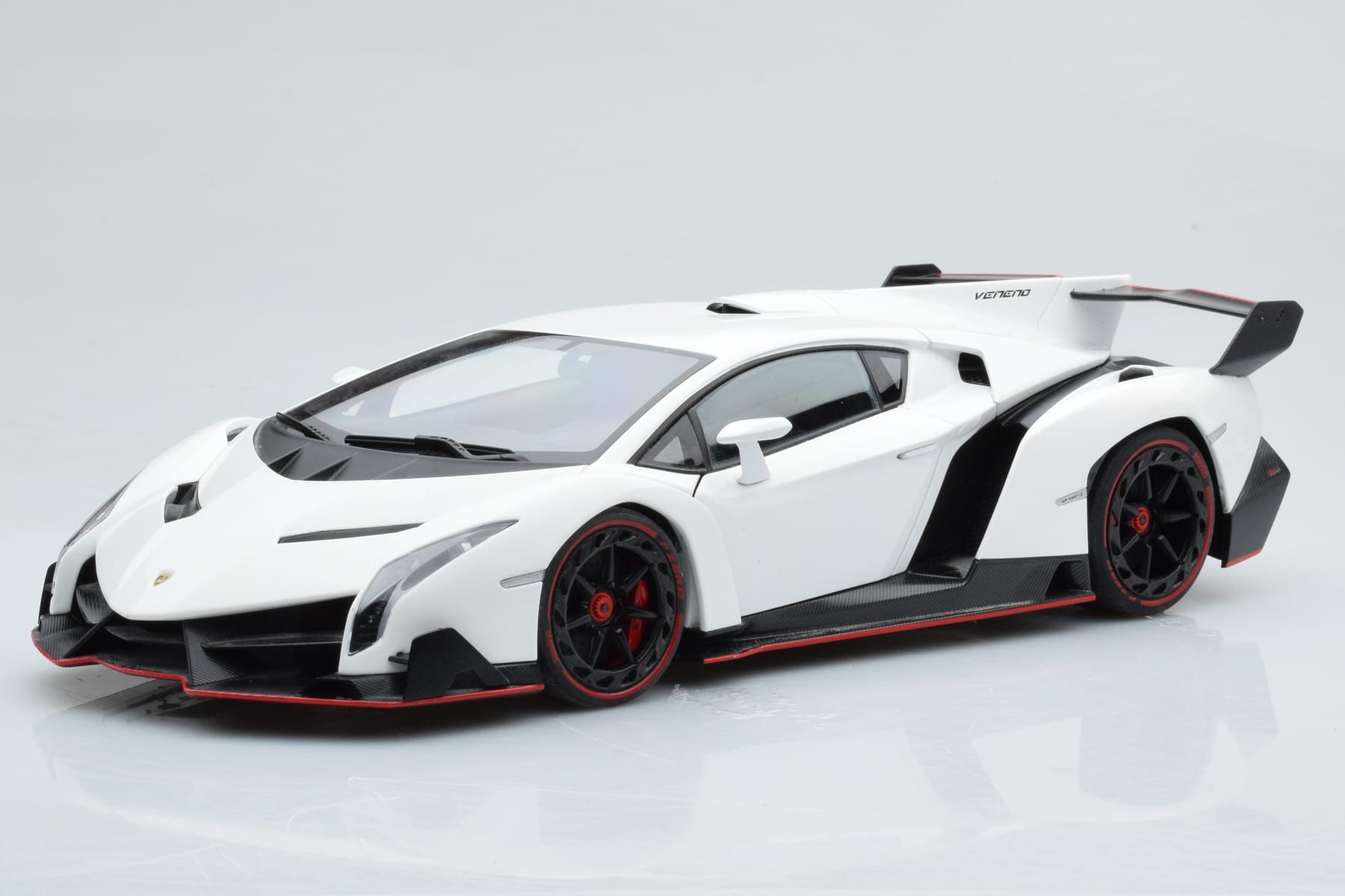 Lamborghini Veneno White AUTOart 1:18 74507 Diecast
