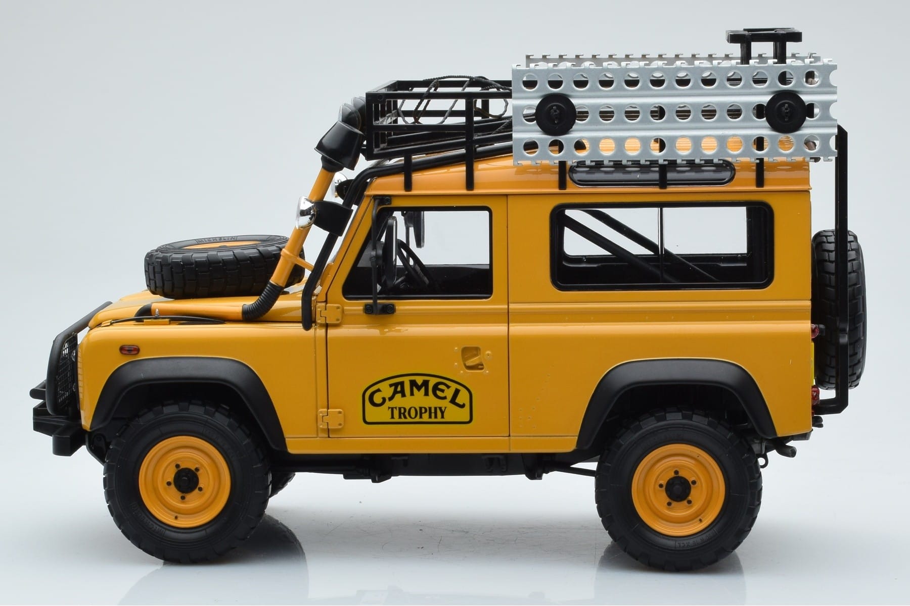 Land Rover Defender 90 Camel Trophy Borneo 1985 Almost Real 1:18 810213 Diecast - image 4 of 8