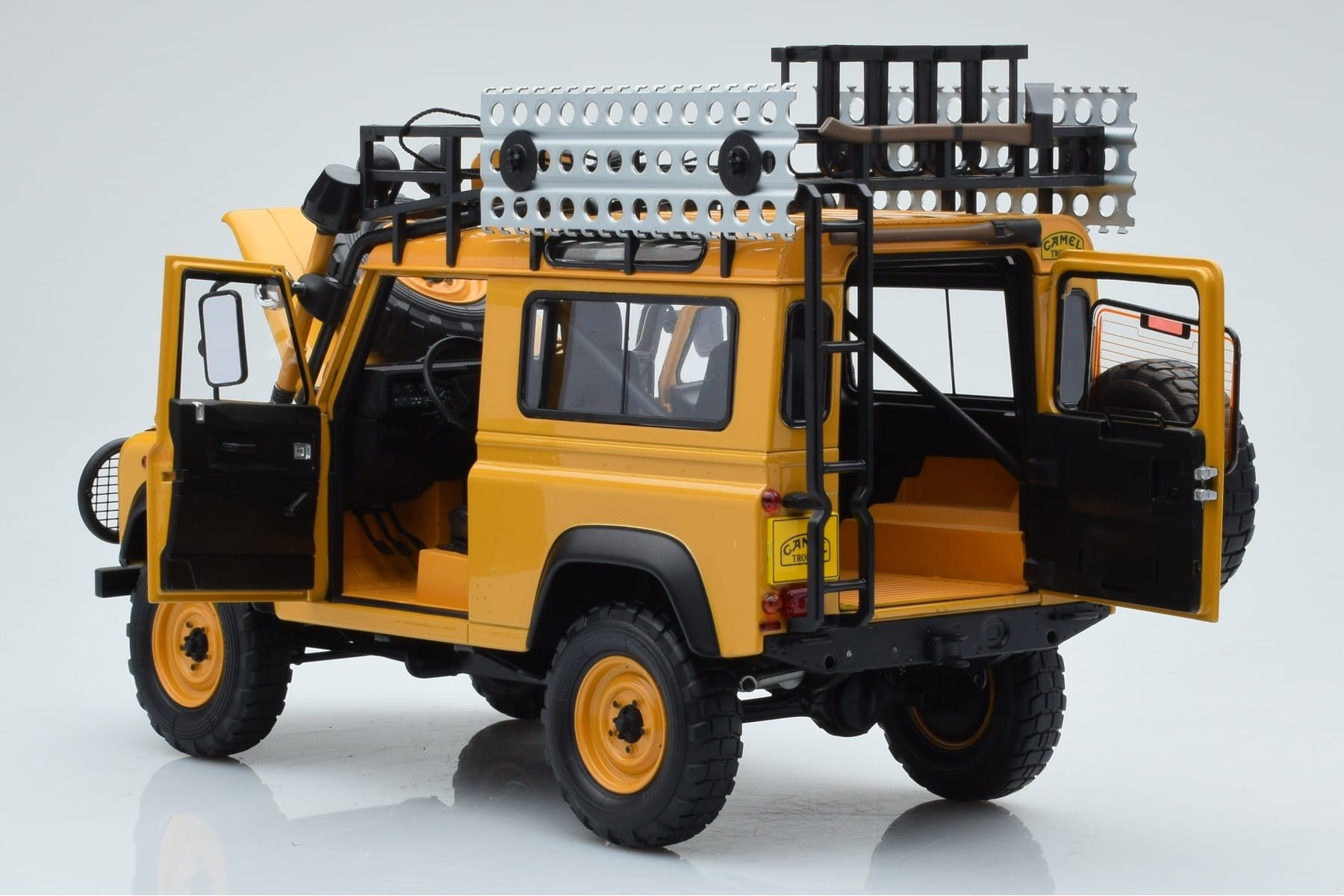 Land Rover Defender 90 Camel Trophy Borneo 1985 Almost Real 1:18 810213 Diecast - image 5 of 8