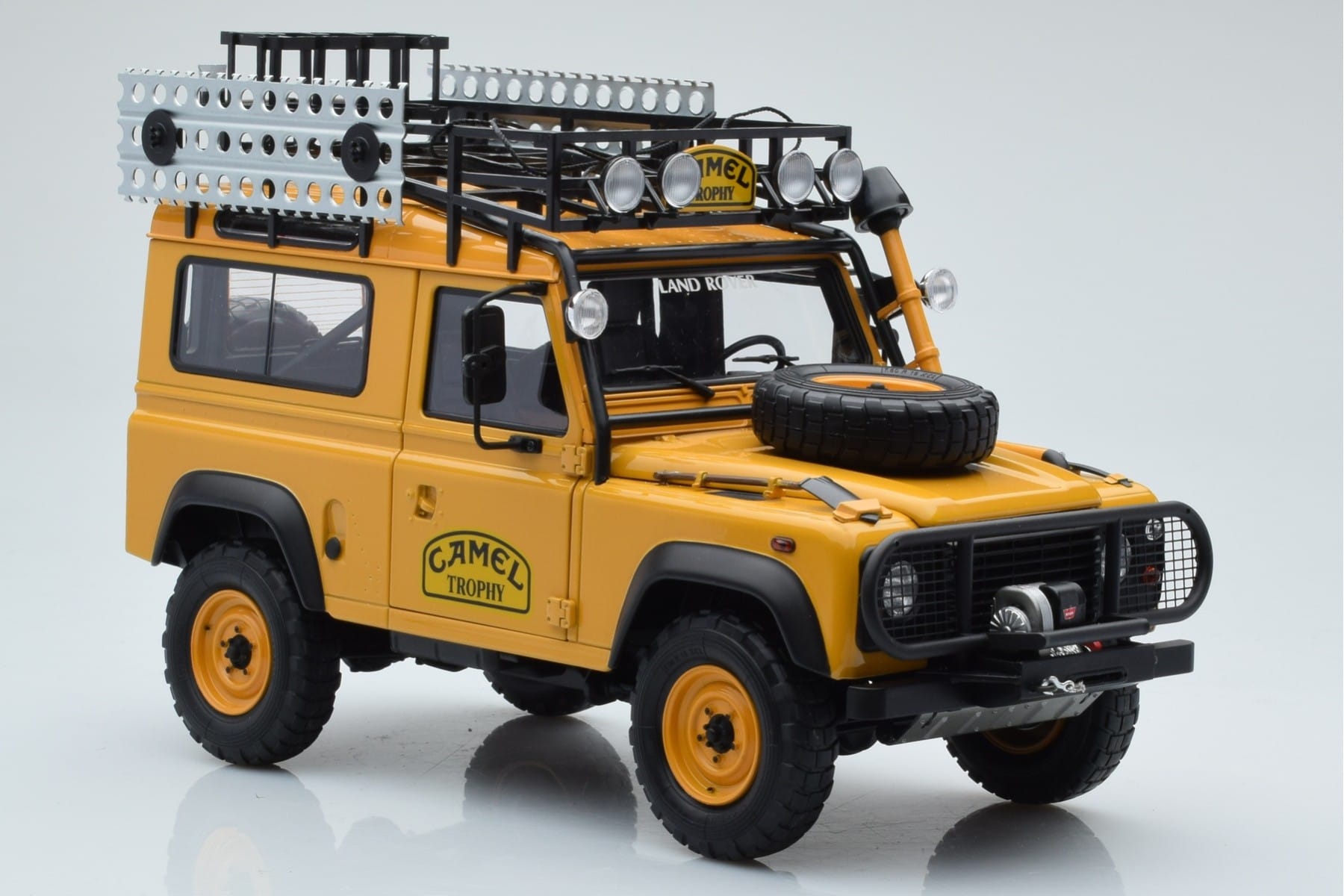 Land Rover Defender 90 Camel Trophy Borneo 1985 Almost Real 1:18 810213 Diecast - image 6 of 8