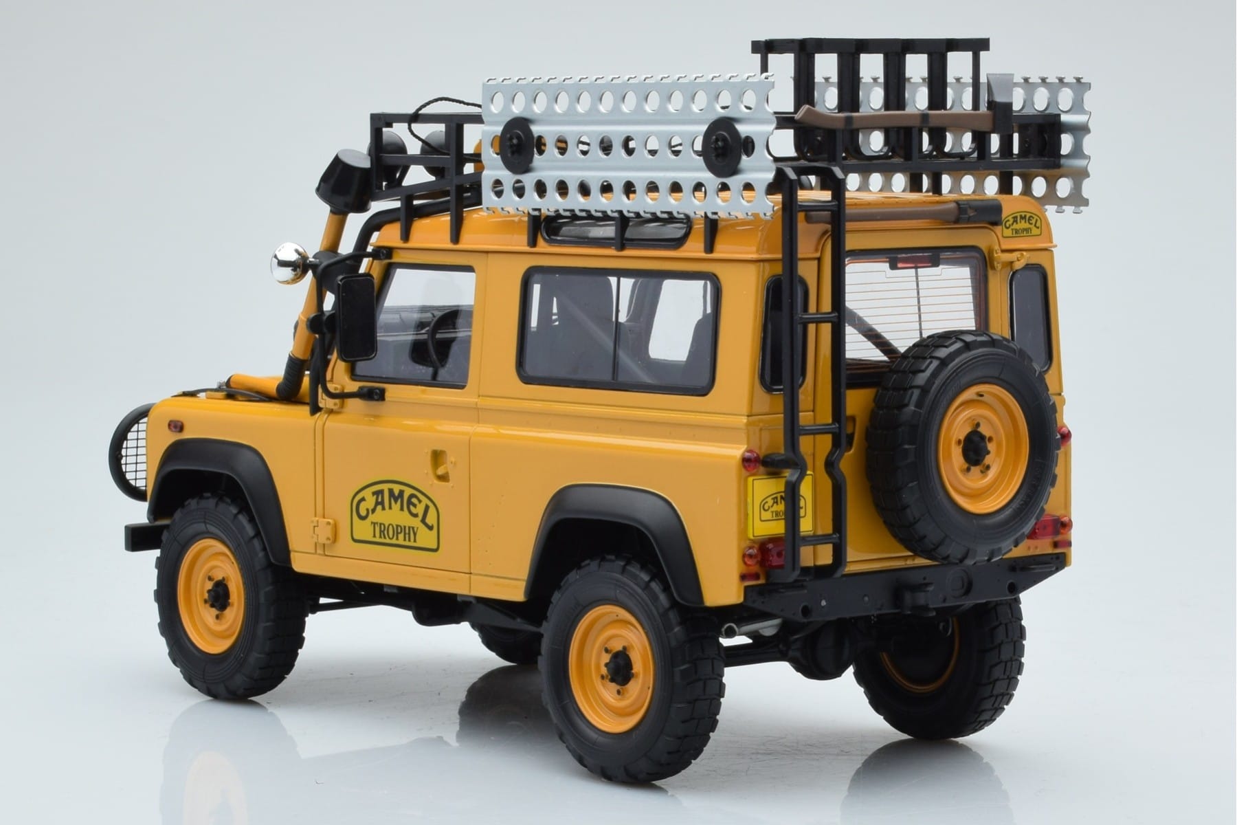 Land Rover Defender 90 Camel Trophy Borneo 1985 Almost Real 1:18 810213 Diecast - image 7 of 8