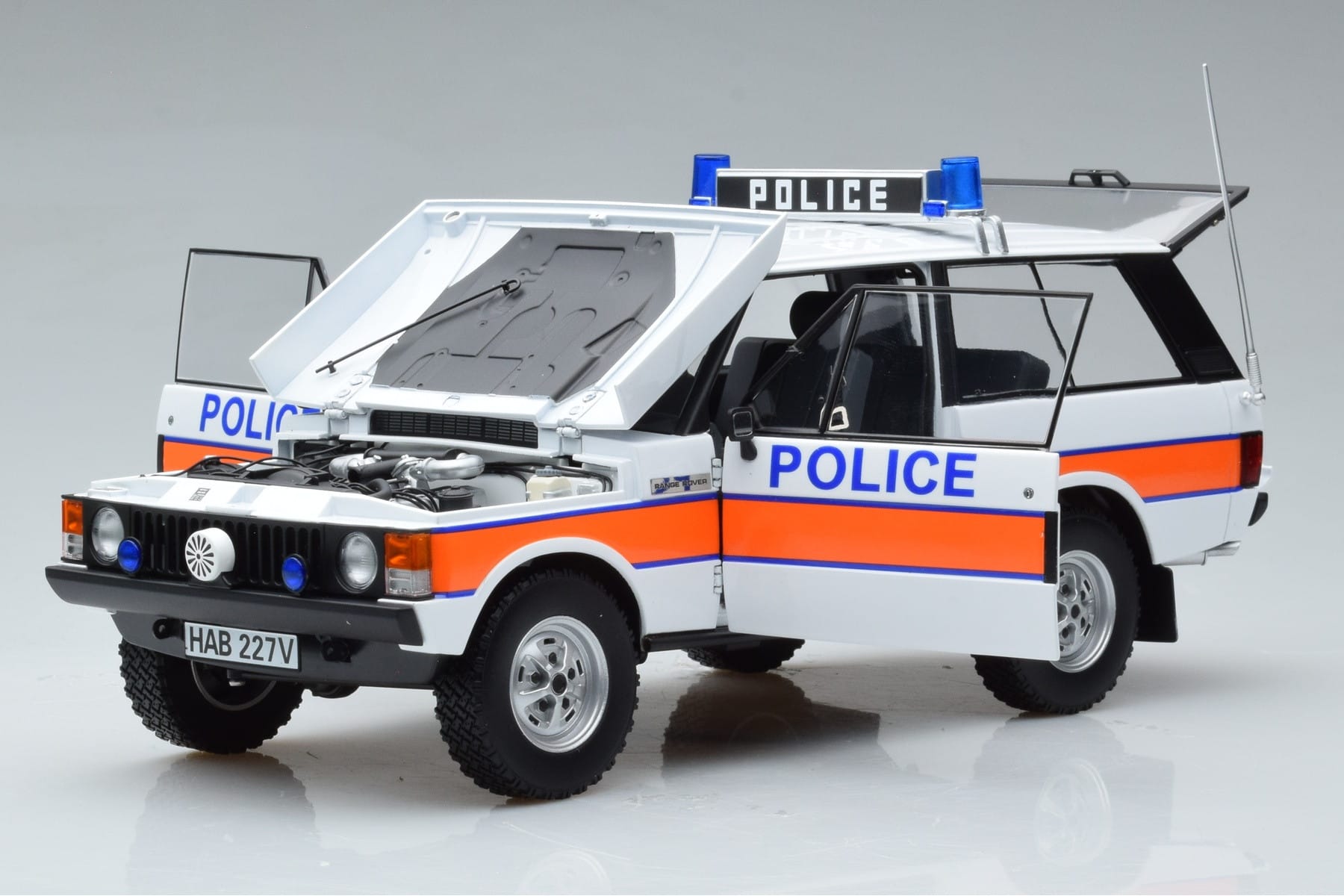 Land Rover Range Rover Police Almost Real 1:18 810115 Diecast - image 2 of 9