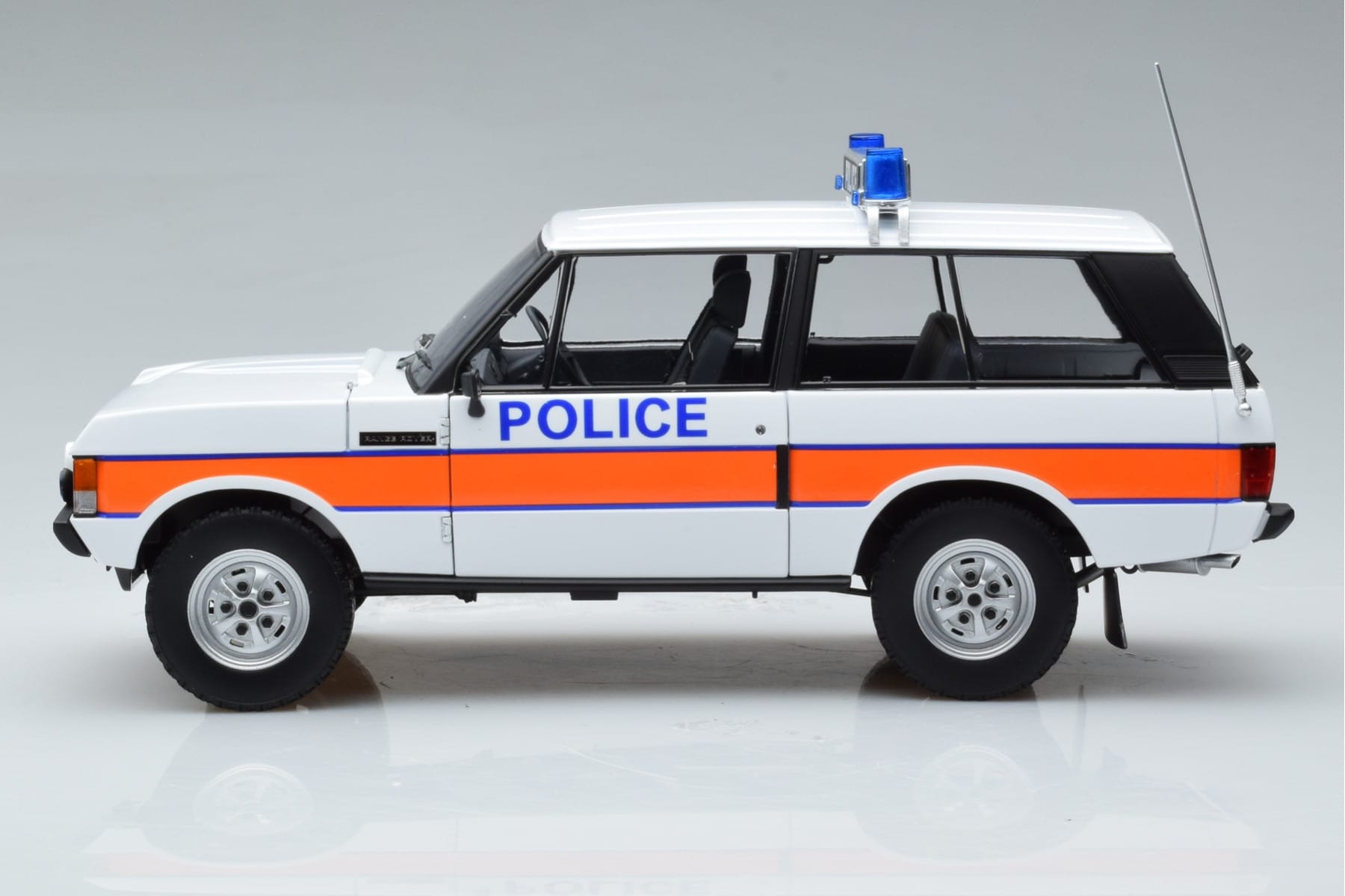 Land Rover Range Rover Police Almost Real 1:18 810115 Diecast - image 4 of 9