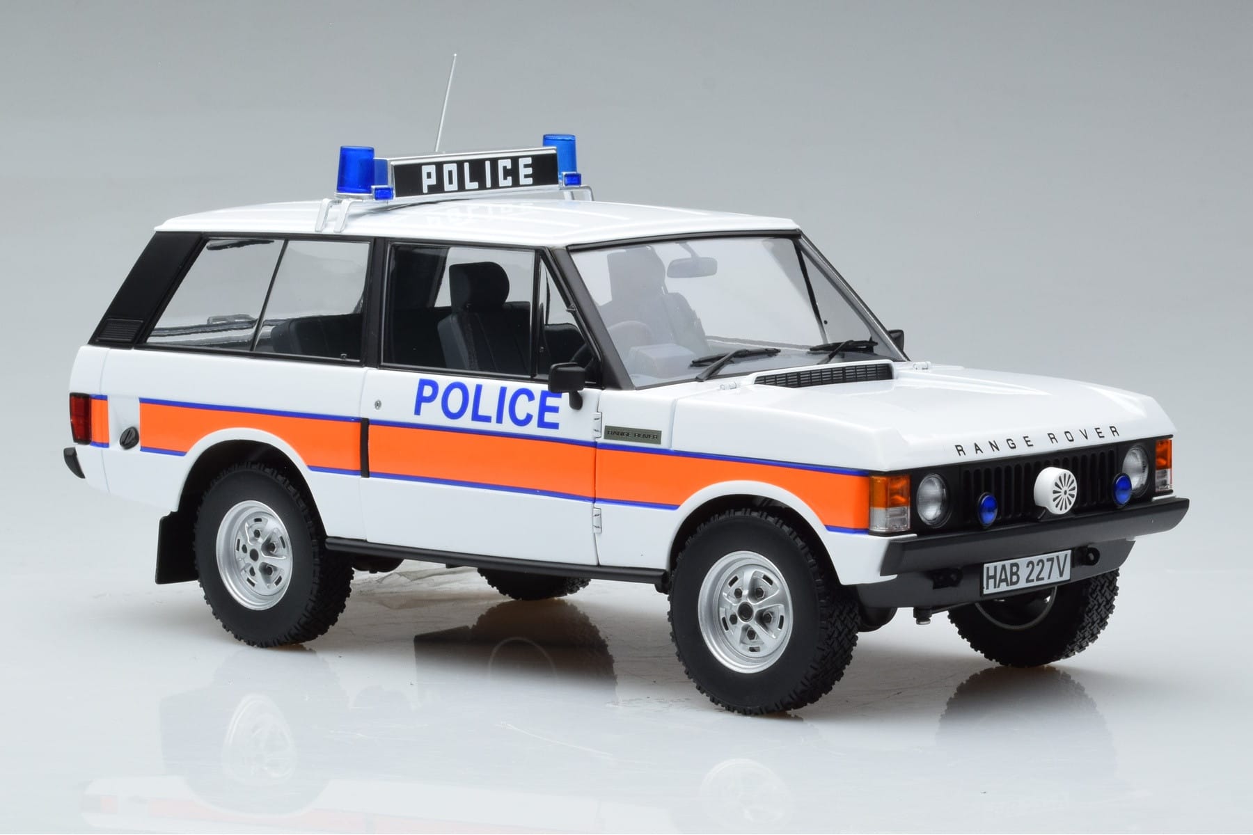 Land Rover Range Rover Police Almost Real 1:18 810115 Diecast - image 5 of 9