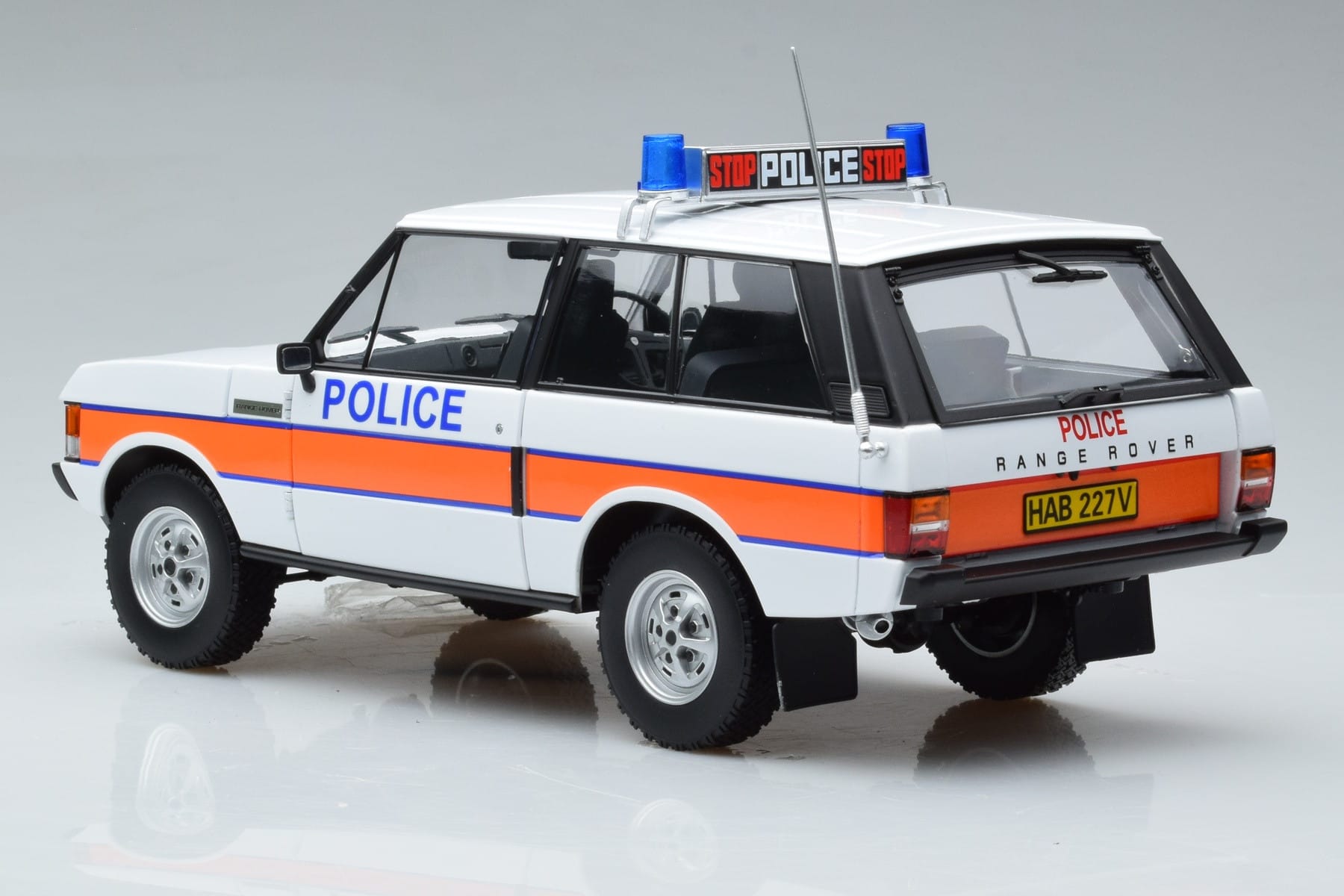 Land Rover Range Rover Police Almost Real 1:18 810115 Diecast - image 6 of 9