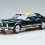 Lincoln Continental Mark V Dark Green MCG 1:18 MCG18404 Diecast