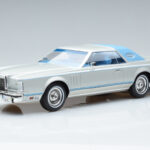 Lincoln Continental Mark V Silver MCG 1:18 MCG18403 Diecast