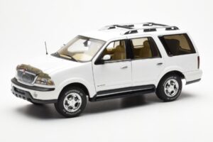 Lincoln Navigator White AUTOart 1:18 72761 Diecast
