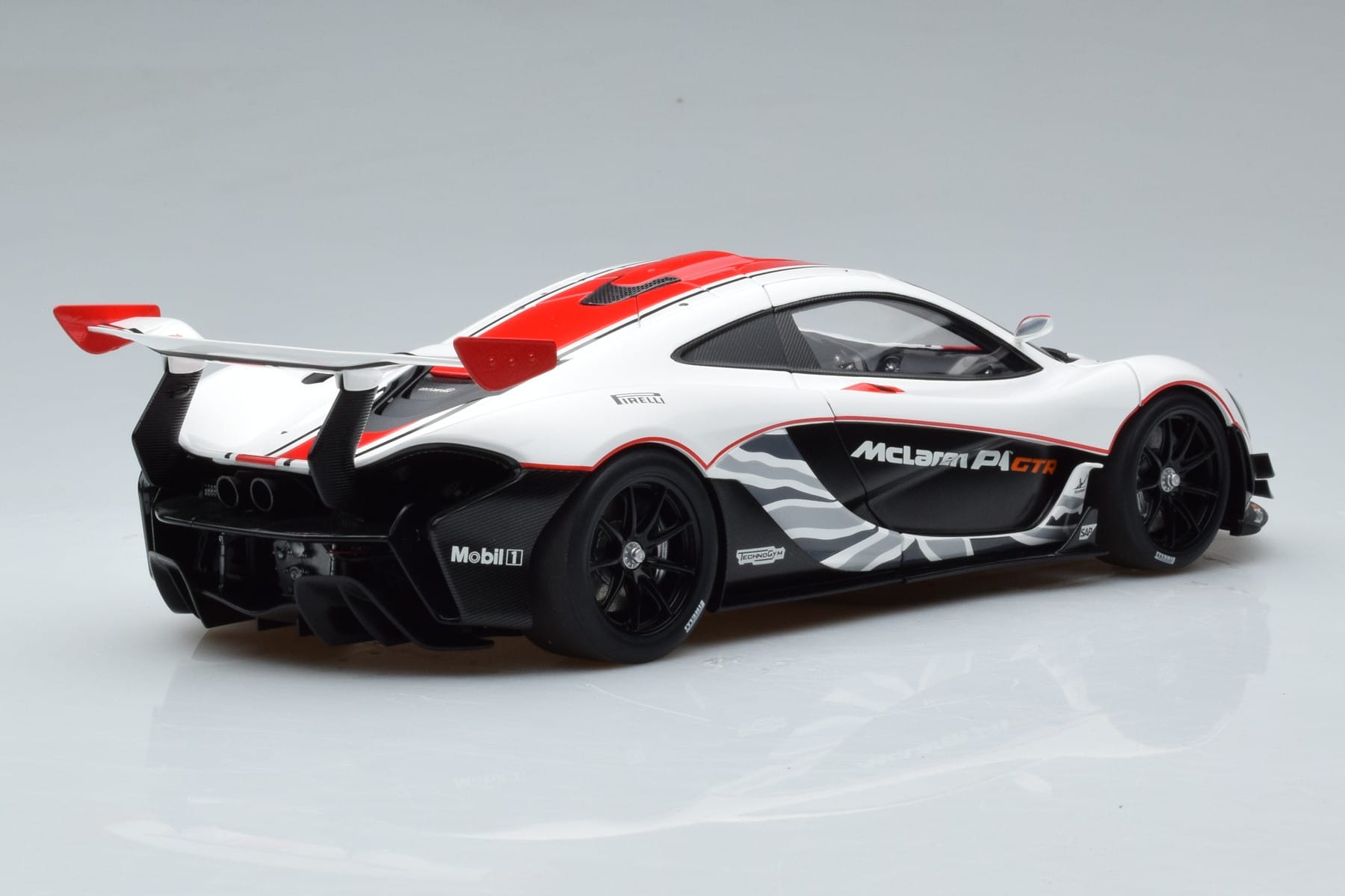 McLaren P1 GTR Gloss White With Red Stripes AUTOart 1:18 81541 Composite - image 3 of 7