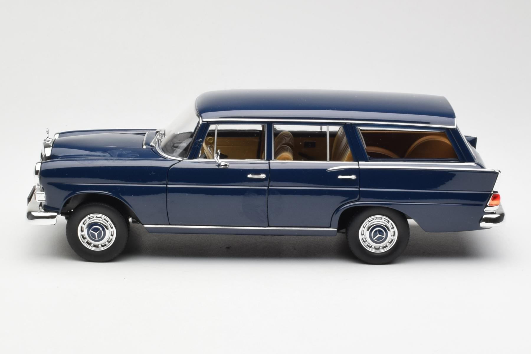 Mercedes 200 Universal W115 Blue Norev 1:18 183599 Diecast - image 4 of 8