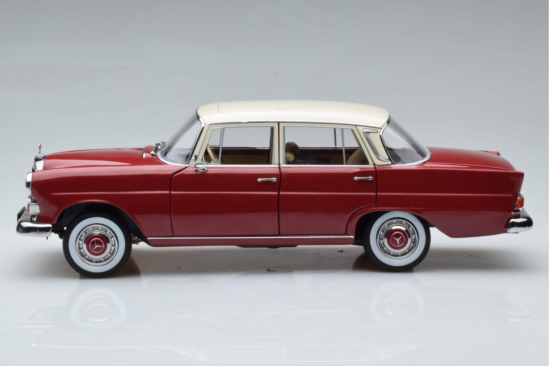 Mercedes 200 W110 Red Norev 1:18 183706 Diecast - image 5 of 7
