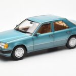 Mercedes 230E W124 Beryl Metallic Dealer Edition Norev 1:18 B66040698 Diecast