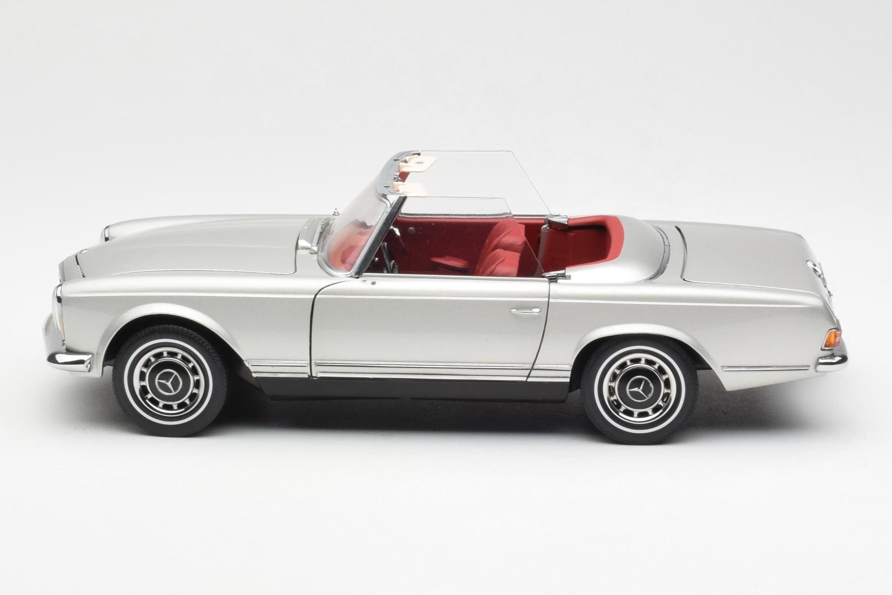 Mercedes 280 SL W113 Pagoda Silver Schuco 1:18 450035000 Diecast - image 4 of 8