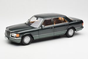 Mercedes 560 SEL W126 Night Green Metallic Dealer Edition Norev 1:18 B66040626 Diecast